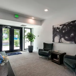 Gulch Located With 4 Beds, Pool, Private Patio And Secure Parking Nashville